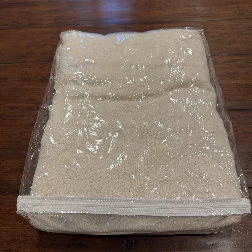 Vintage Cotton Matelasse Twin Bedspread Fringe Cream USA 78x106 NOS Open Package